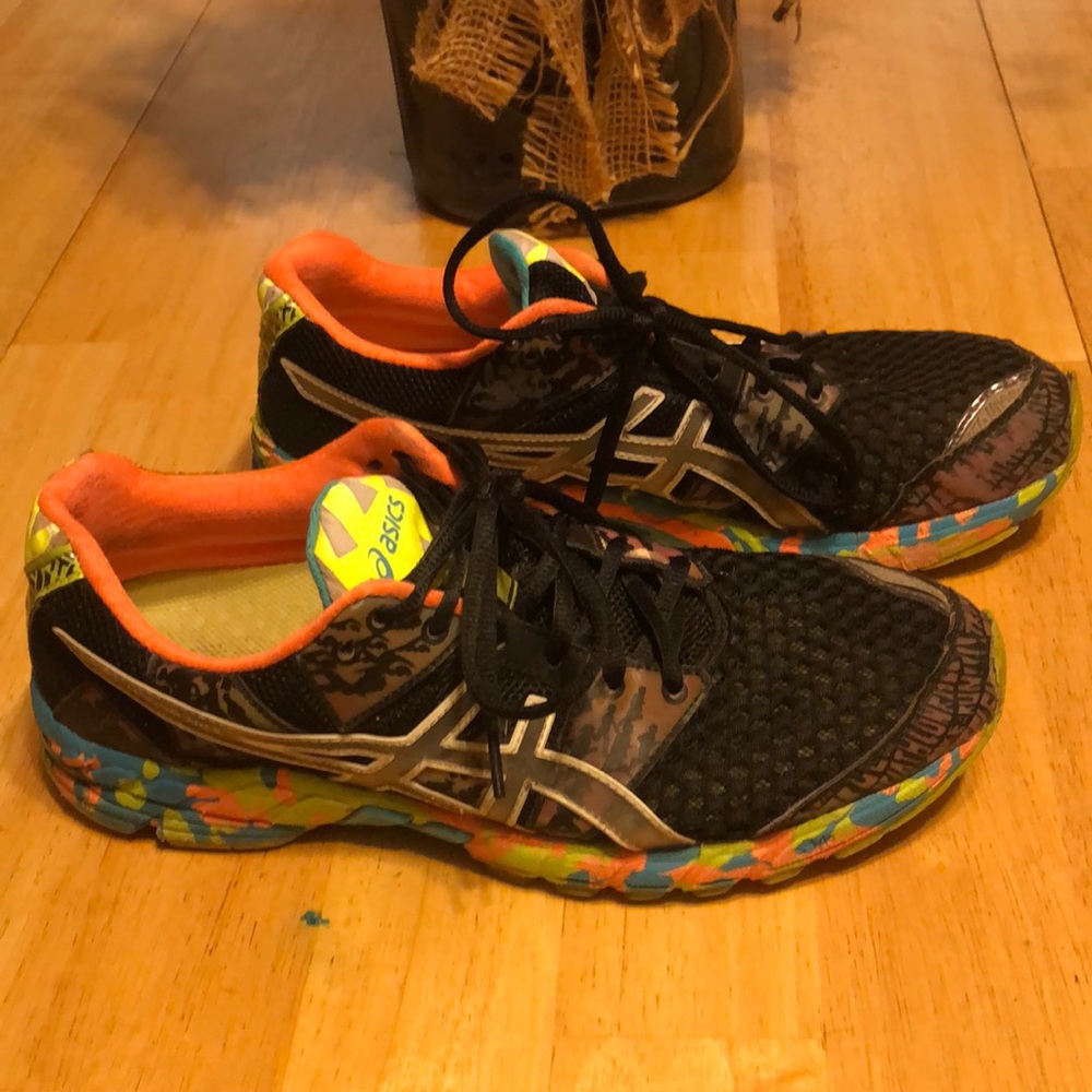 ASICS woman’s tennis shoes